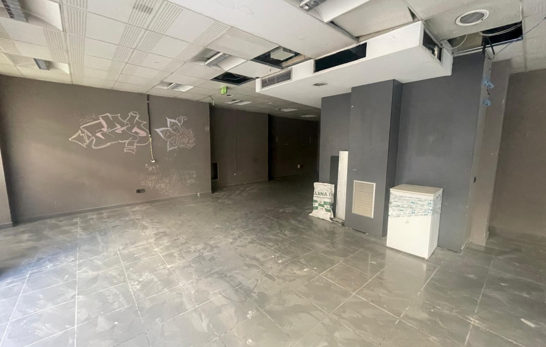Alquiler - Local comercial -
Barcelona - Gracia Norte