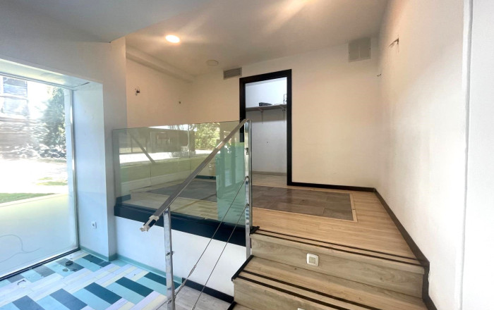 Alquiler - Local comercial -
Barcelona - Les corts