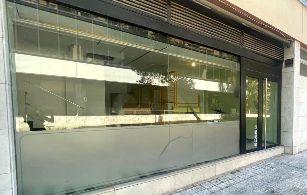 Alquiler - Local comercial -
Barcelona - Les corts