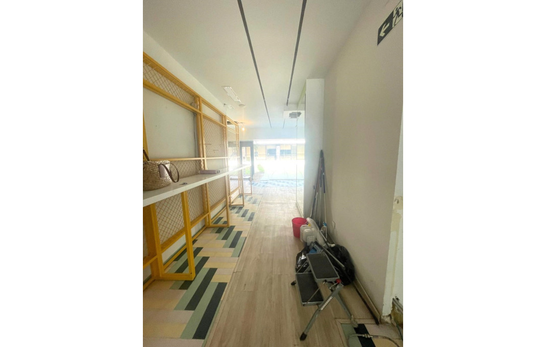 Alquiler - Local comercial -
Barcelona - Les corts