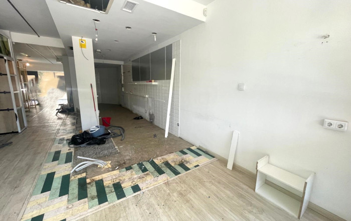 Alquiler - Local comercial -
Barcelona - Les corts