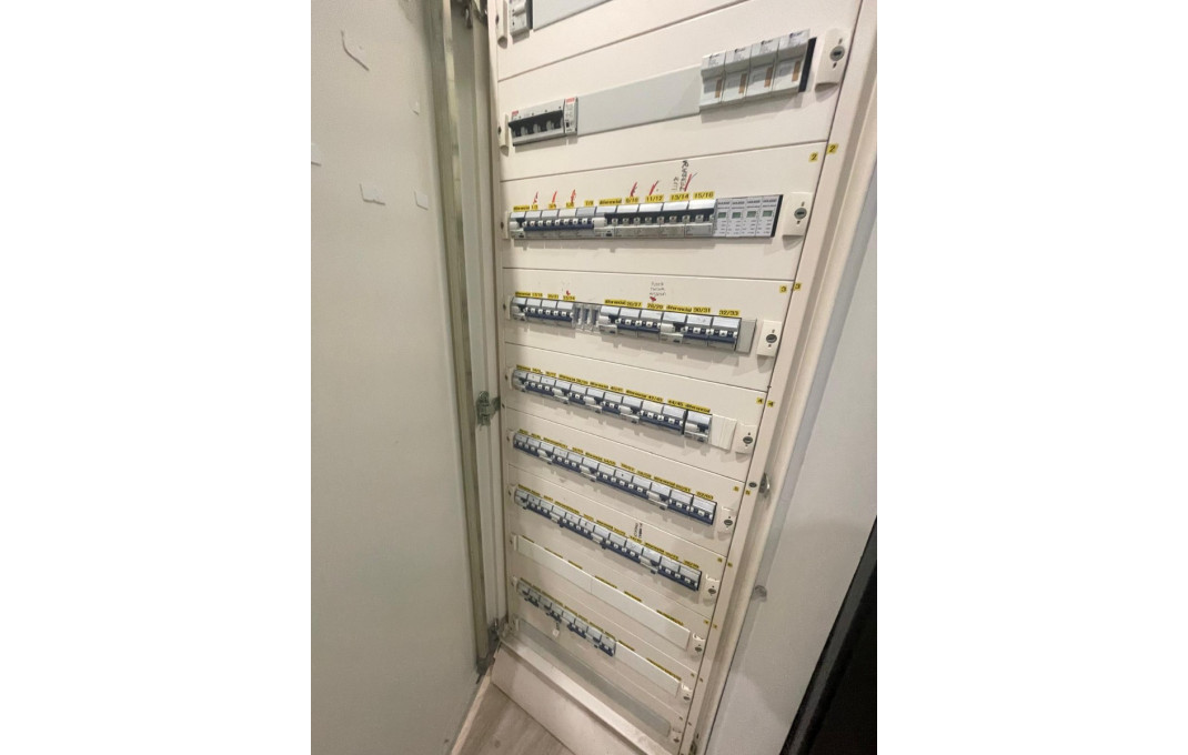 Alquiler - Local comercial -
Barcelona - Les corts