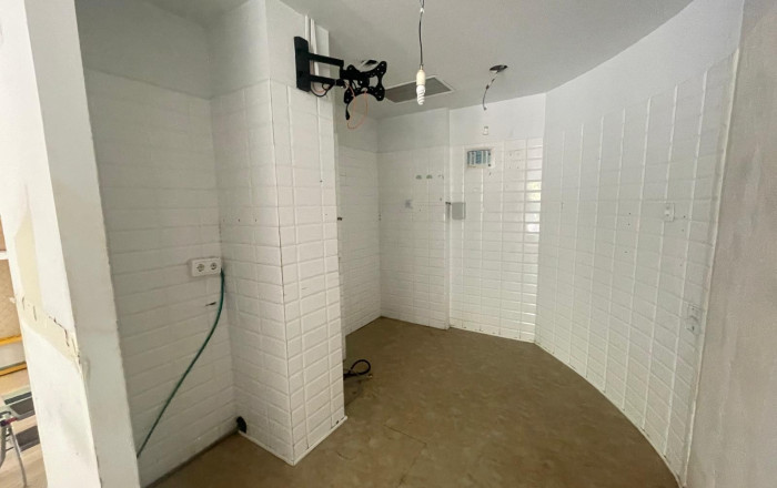 Alquiler - Local comercial -
Barcelona - Les corts