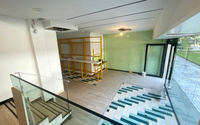 Alquiler - Local comercial -
Barcelona - Les corts