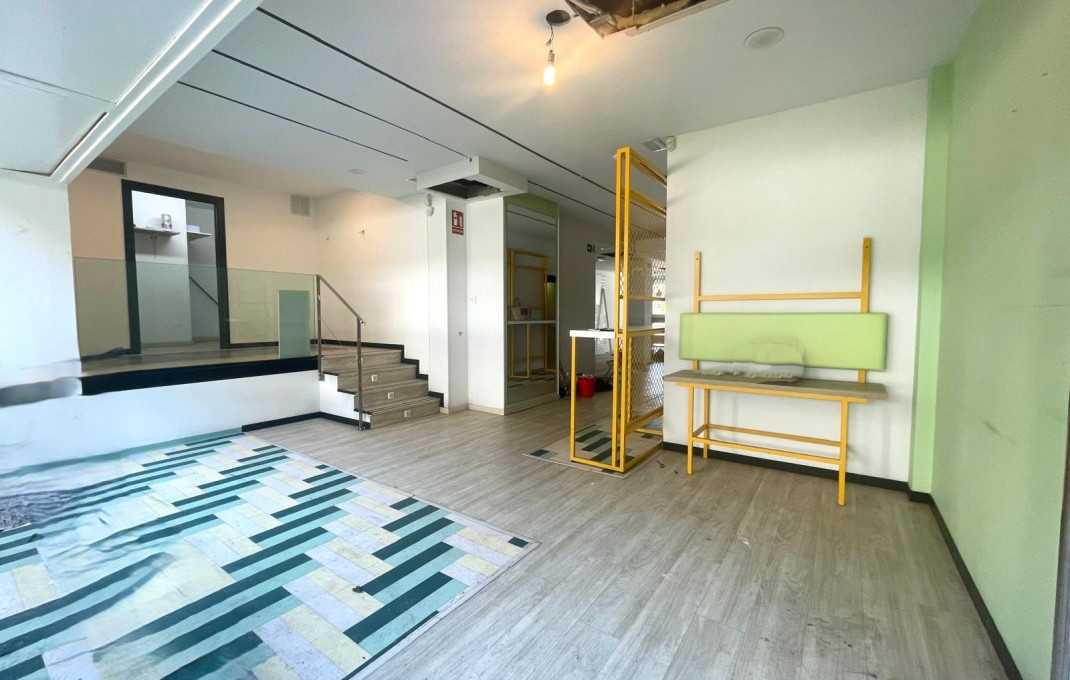 Alquiler - Local comercial -
Barcelona - Les corts