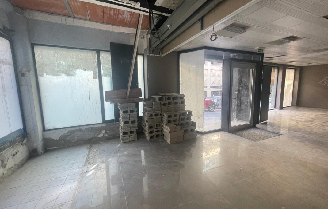 Venta - Local comercial -
Barcelona - Gracia Norte