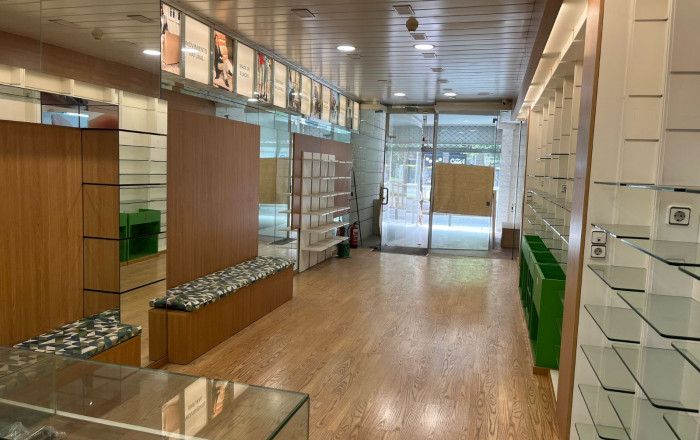 Alquiler - Local comercial -
Barcelona - Eixample Derecho