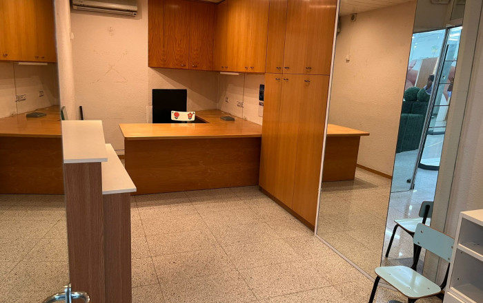 Alquiler - Local comercial -
Barcelona - Eixample Derecho