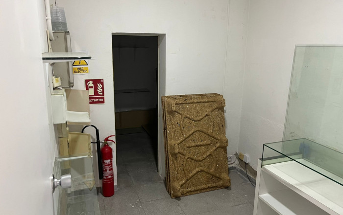 Alquiler - Local comercial -
Barcelona - Eixample Derecho