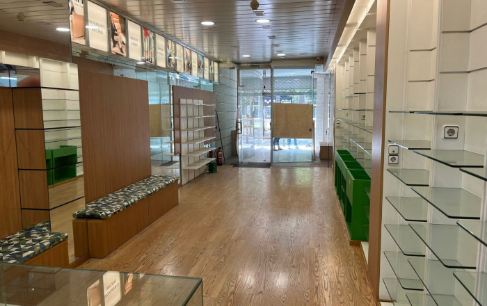 Alquiler - Local comercial -
Barcelona - Eixample Derecho