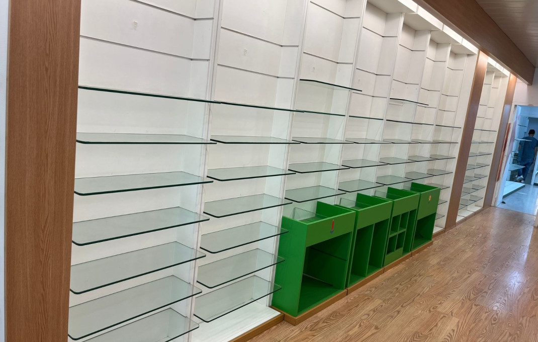 Alquiler - Local comercial -
Barcelona - Eixample Derecho