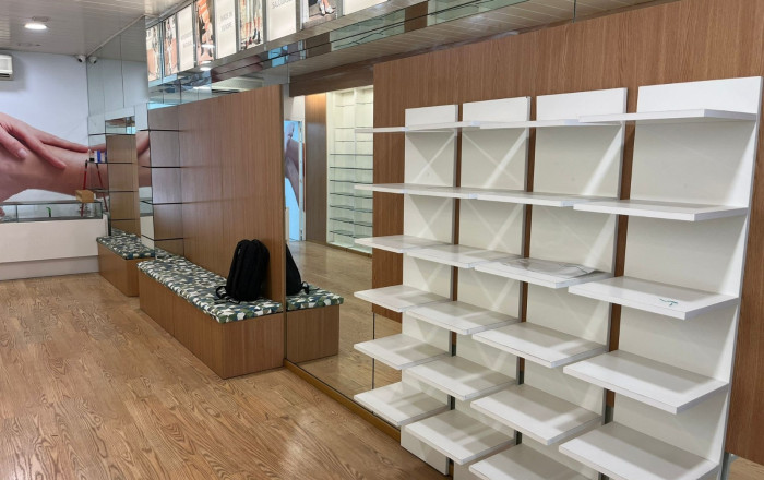 Alquiler - Local comercial -
Barcelona - Eixample Derecho