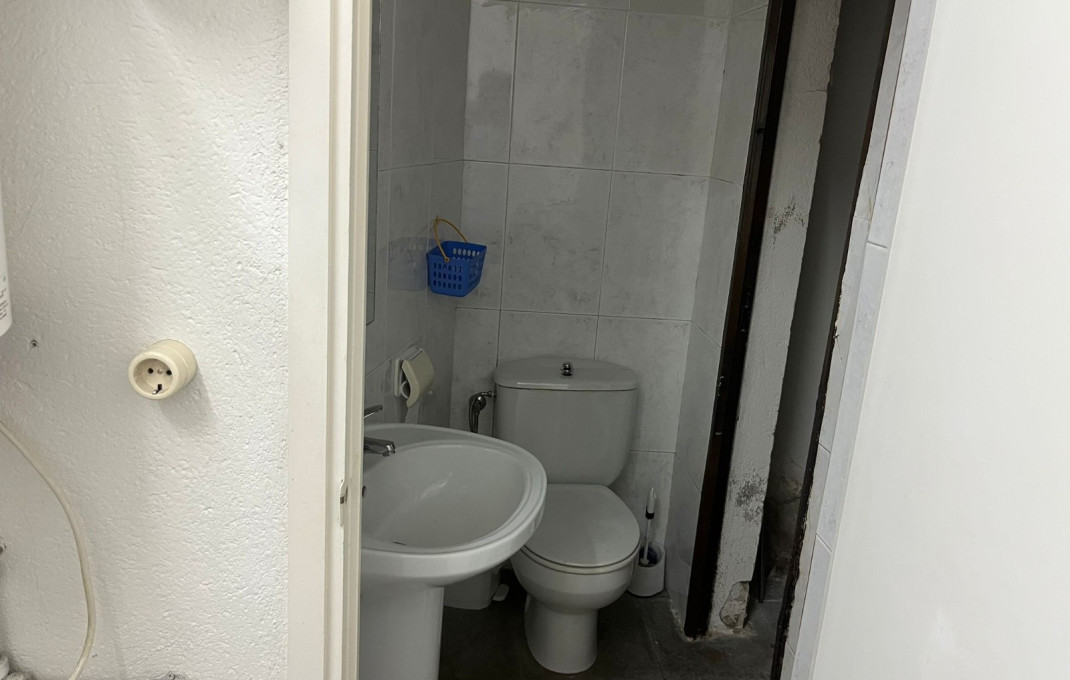 Alquiler - Local comercial -
Barcelona - Eixample Derecho