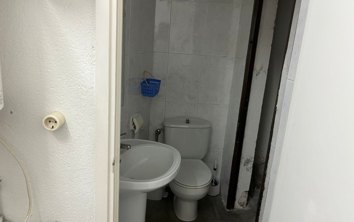 Alquiler - Local comercial -
Barcelona - Eixample Derecho