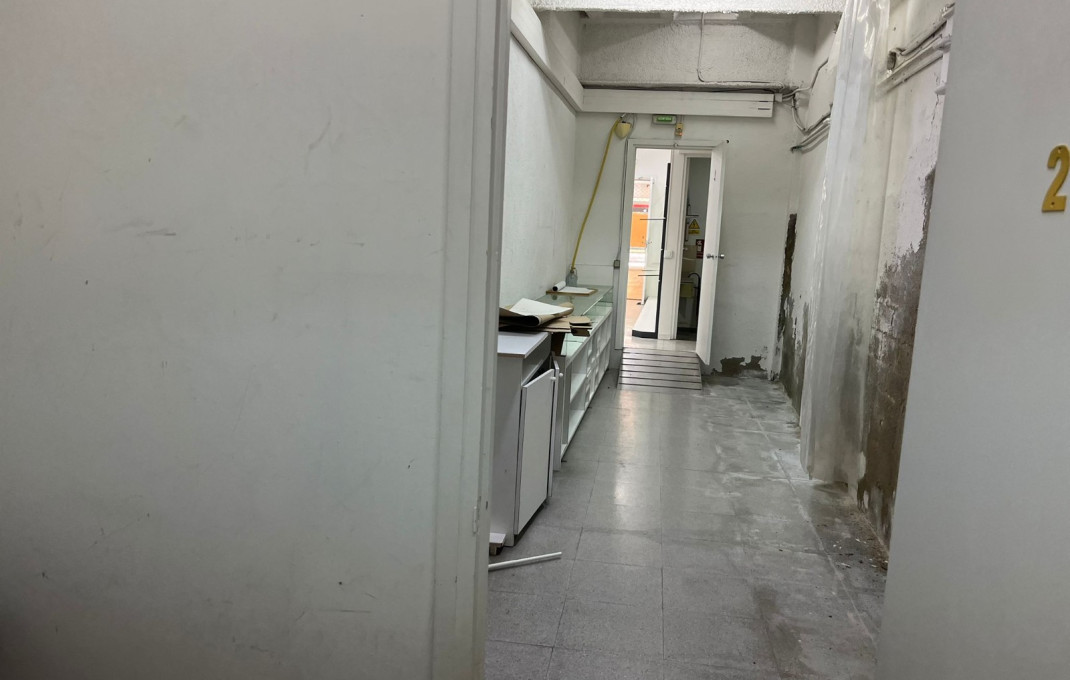 Alquiler - Local comercial -
Barcelona - Eixample Derecho