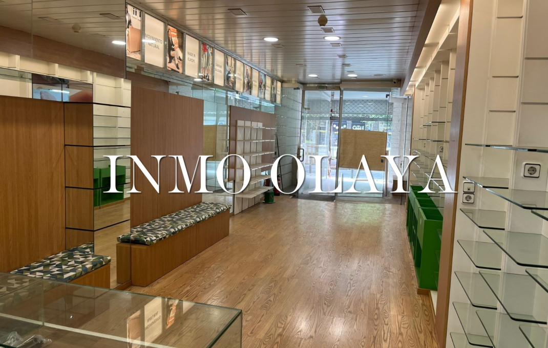 Alquiler - Local comercial -
Barcelona - Eixample Derecho