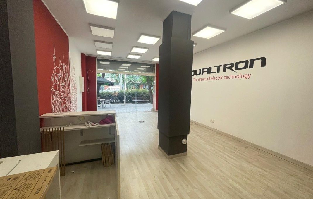 Alquiler - Local comercial -
Barcelona - Sant Martí