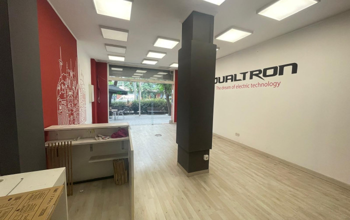 Alquiler - Local comercial -
Barcelona - Sant Martí