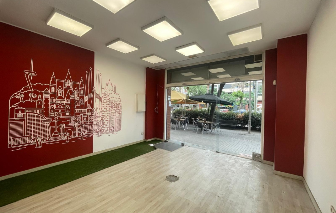 Alquiler - Local comercial -
Barcelona - Sant Martí