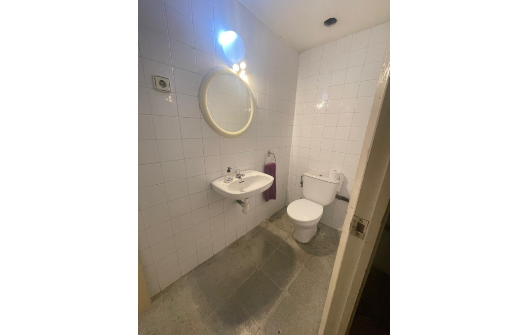 Alquiler - Local comercial -
Barcelona - Sant Martí