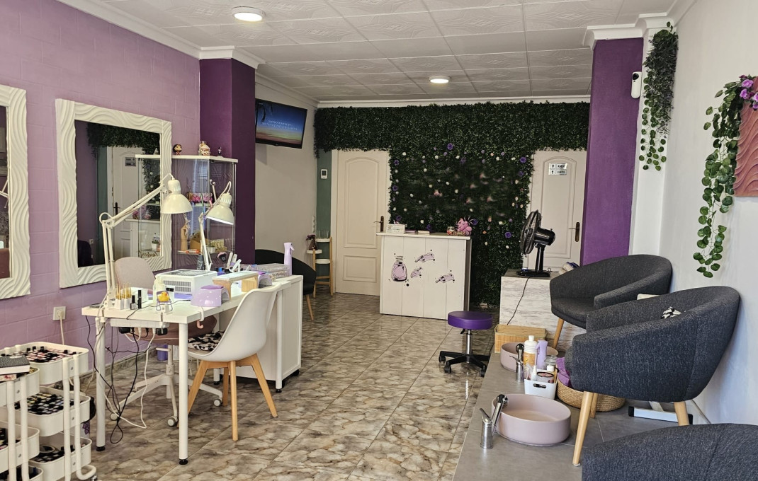 Traspaso - Peluquerias y Estetica -
Sabadell