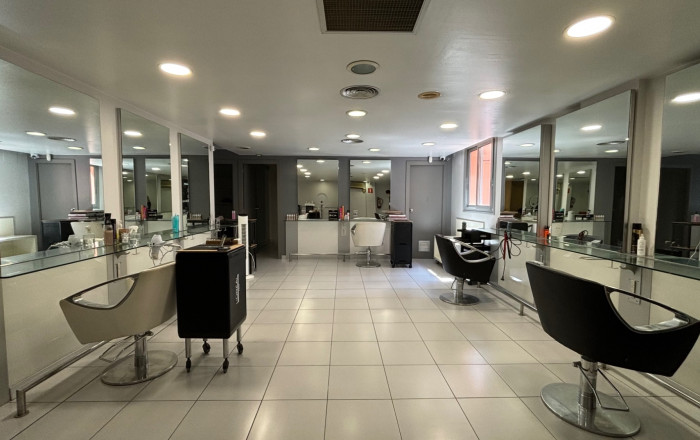 Traspaso - Peluquerias y Estetica -
Barcelona - Les corts