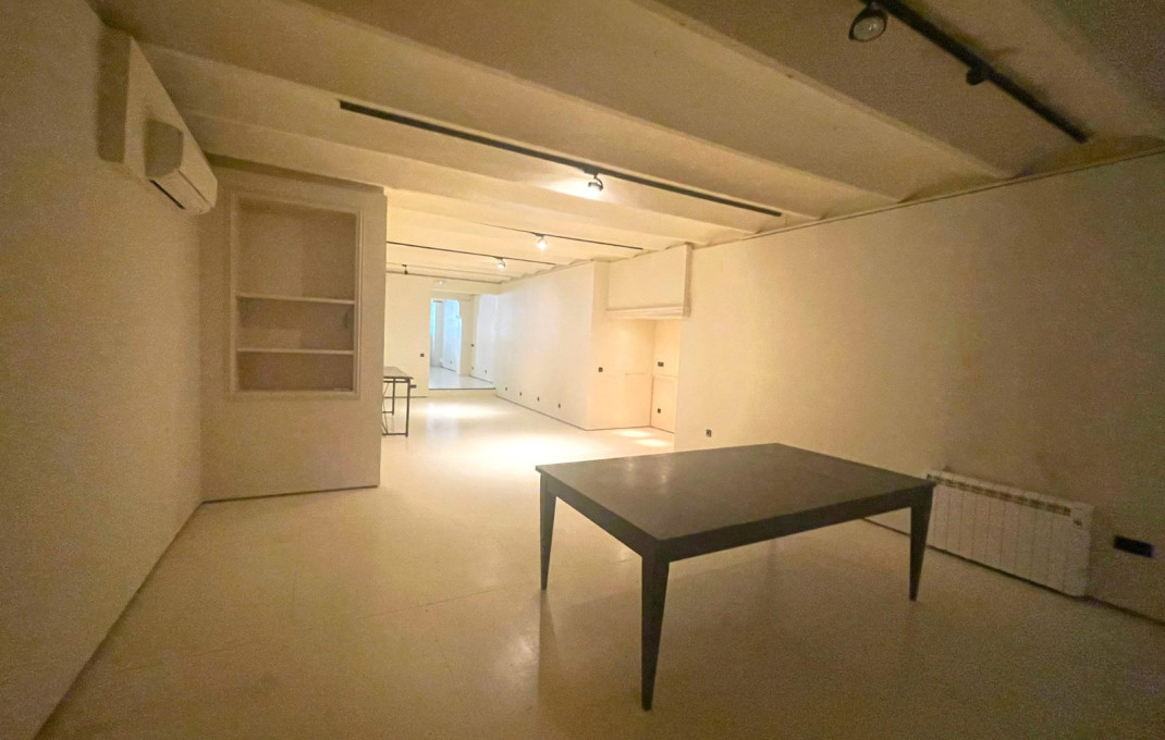 Venta - Local comercial -
Barcelona - Eixample Derecho