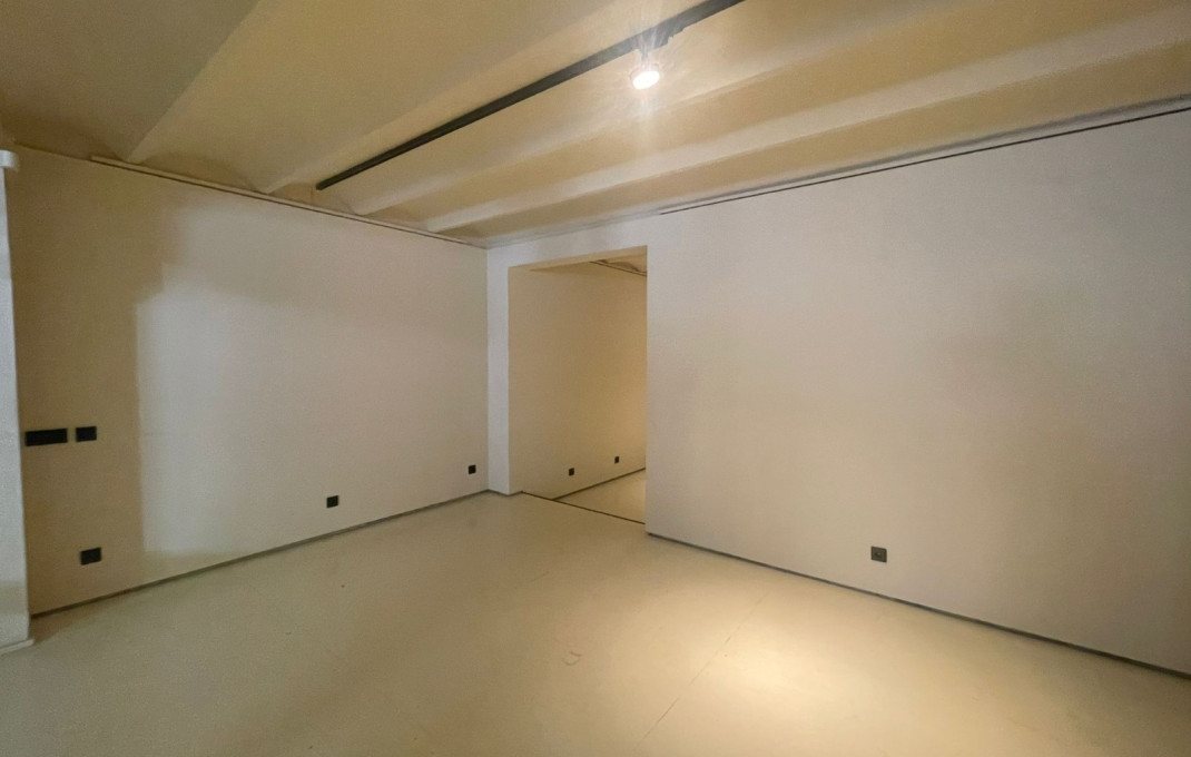 Venta - Local comercial -
Barcelona - Eixample Derecho