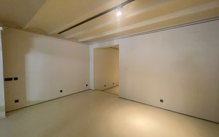 Venta - Local comercial -
Barcelona - Eixample Derecho