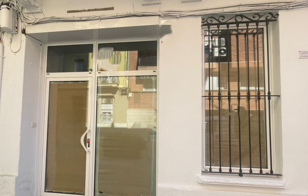 Alquiler - Local comercial -
Barcelona - Les corts