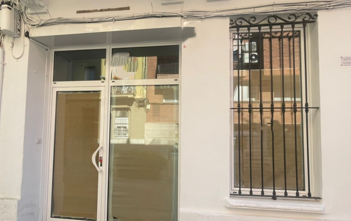 Alquiler - Local comercial -
Barcelona - Les corts