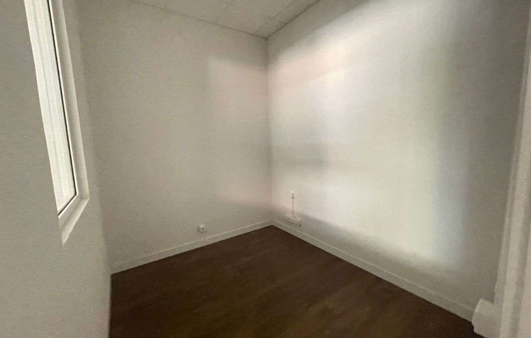 Alquiler - Local comercial -
Barcelona - Les corts