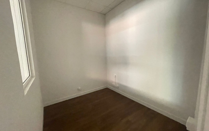 Alquiler - Local comercial -
Barcelona - Les corts