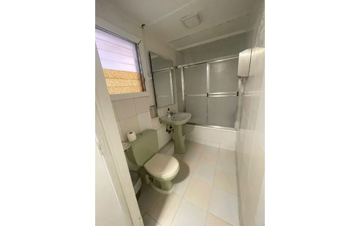 Alquiler - Local comercial -
Barcelona - Les corts