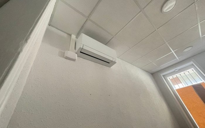 Alquiler - Local comercial -
Barcelona - Les corts