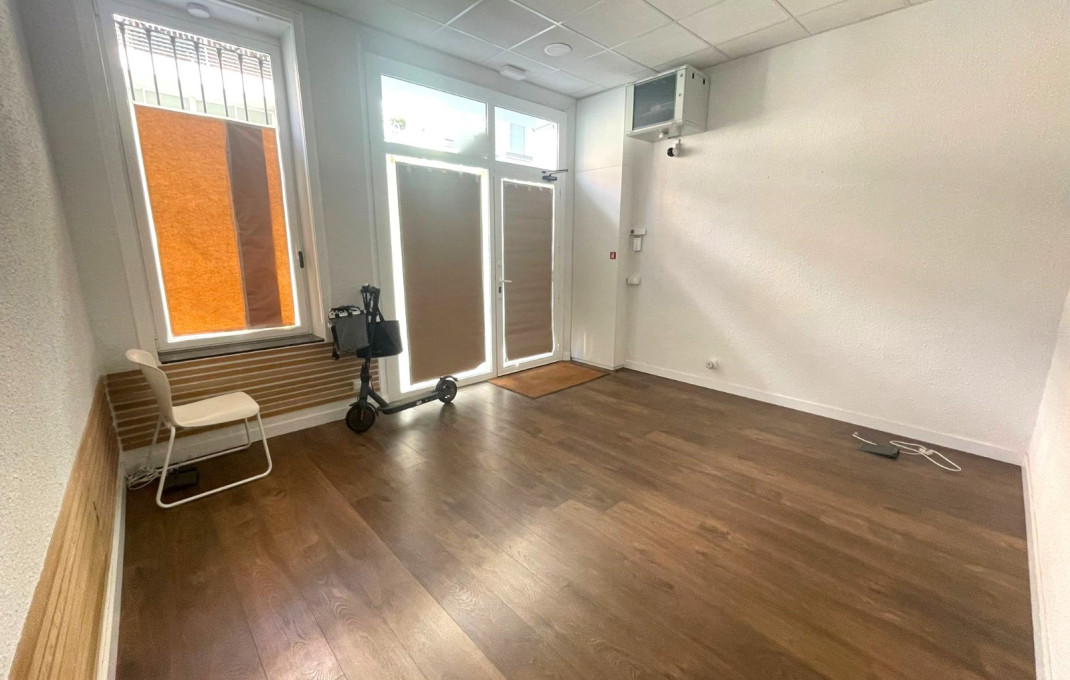 Alquiler - Local comercial -
Barcelona - Les corts