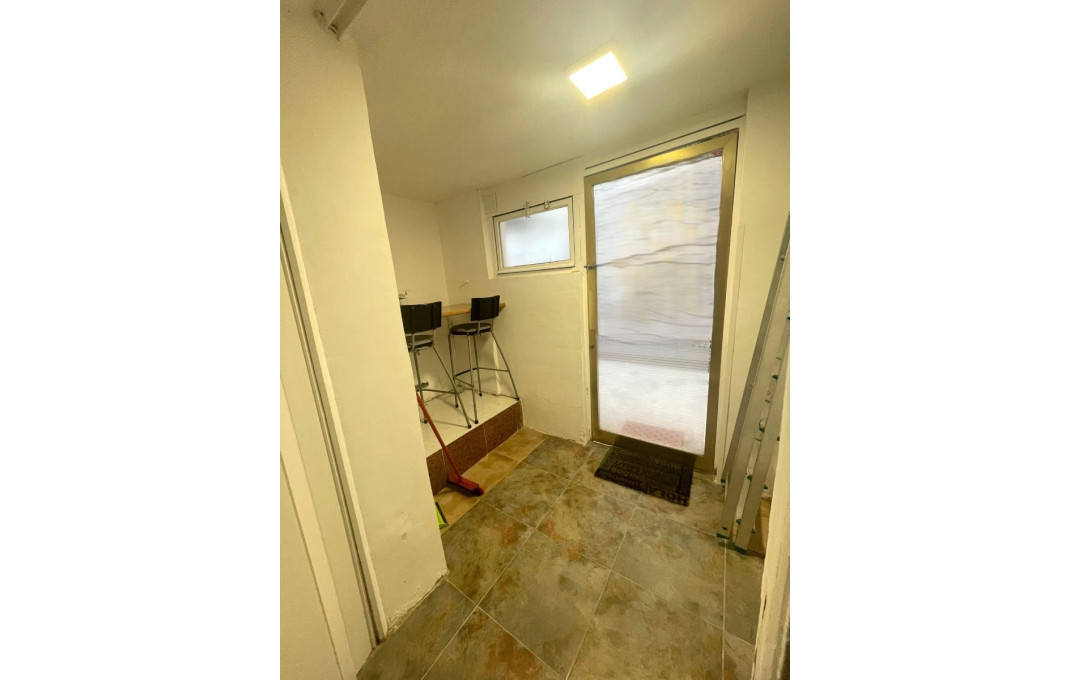 Alquiler - Local comercial -
Barcelona - Les corts