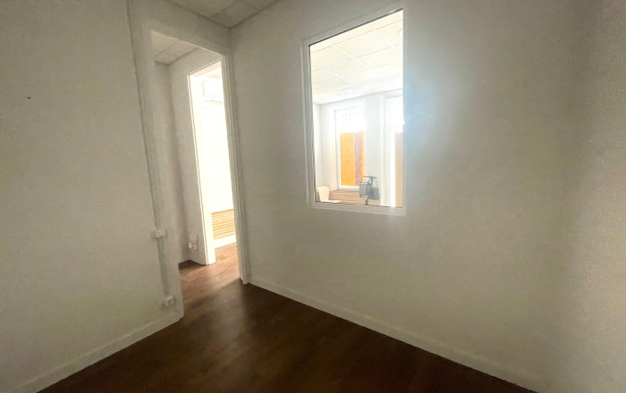 Alquiler - Local comercial -
Barcelona - Les corts