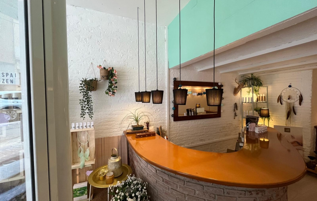 Traspaso - Peluquerias y Estetica -
Barcelona - Sants