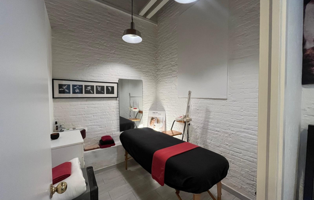 Traspaso - Peluquerias y Estetica -
Barcelona - Sants