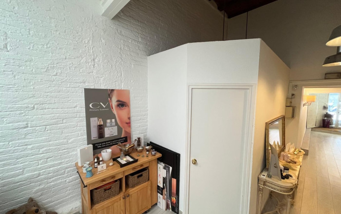 Traspaso - Peluquerias y Estetica -
Barcelona - Sants