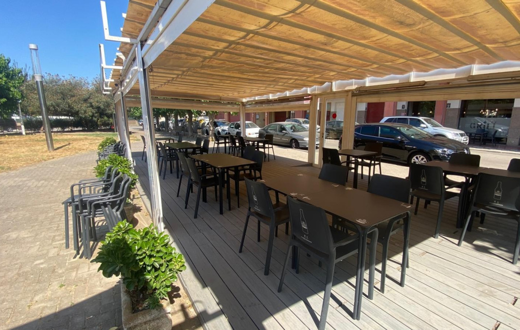 Venta - Bar Restaurante -
Pineda de Mar