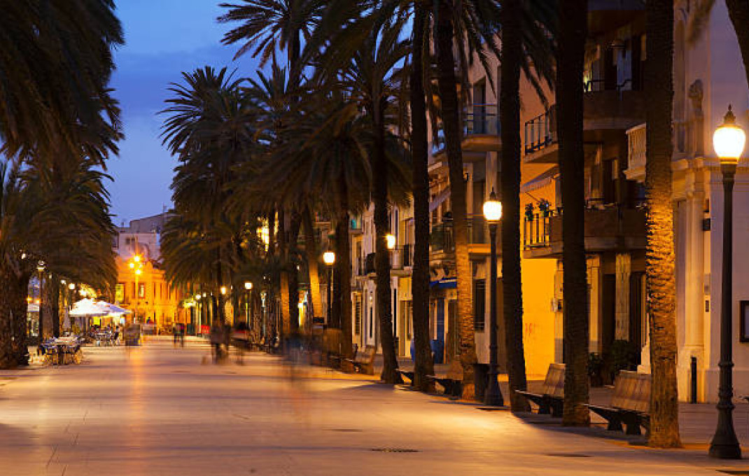 Alquiler - Local comercial -
Badalona