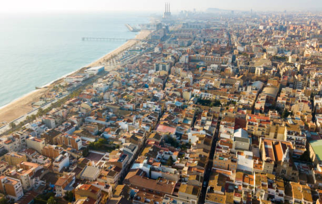 Alquiler - Local comercial -
Badalona