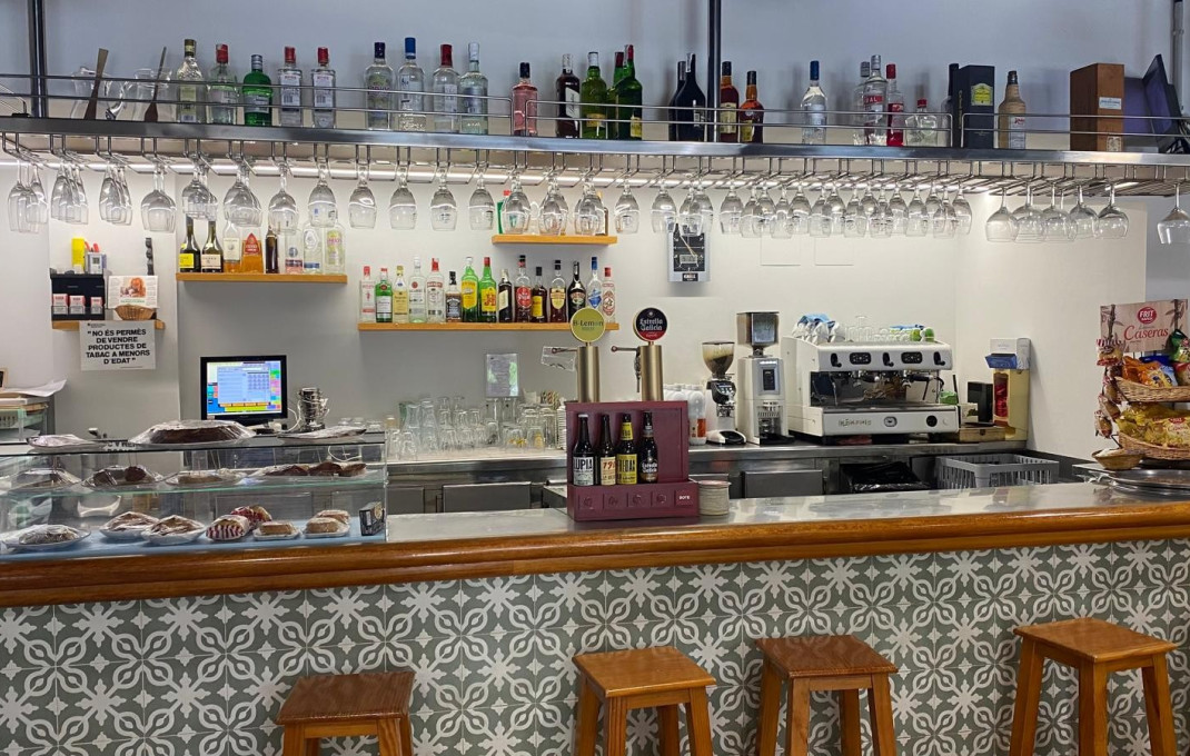Transfer - Bar-Cafeteria -
Pineda de Mar