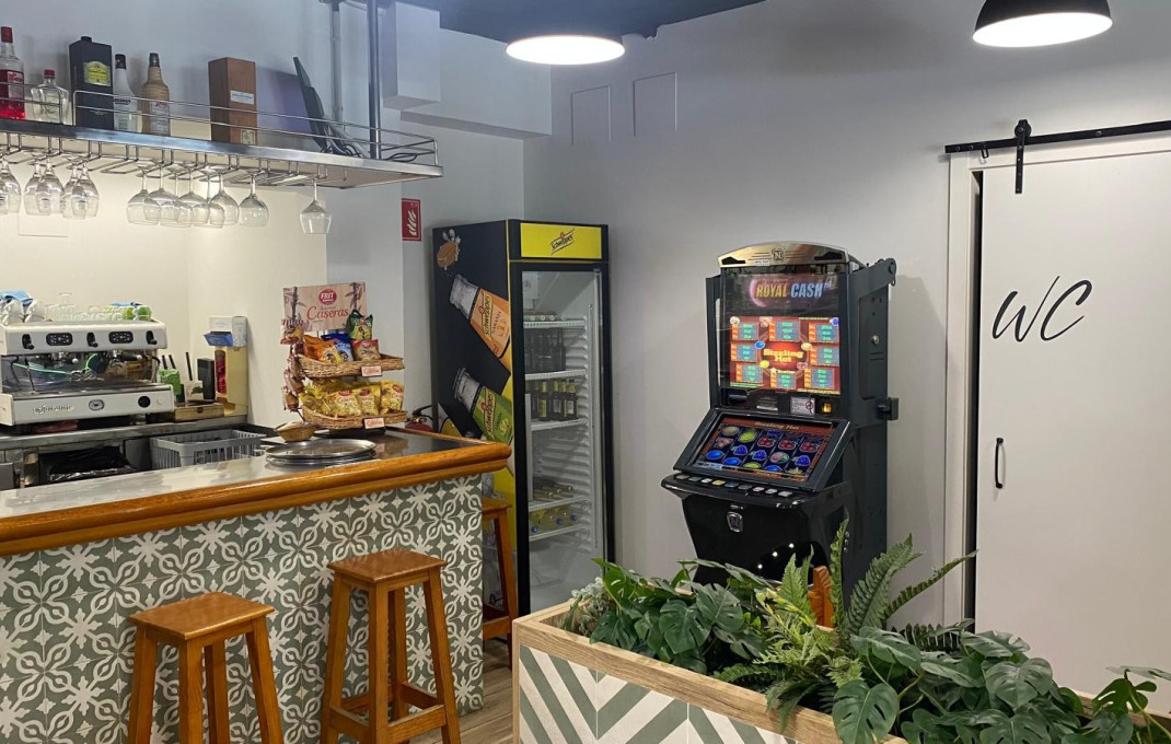 Transfer - Bar-Cafeteria -
Pineda de Mar