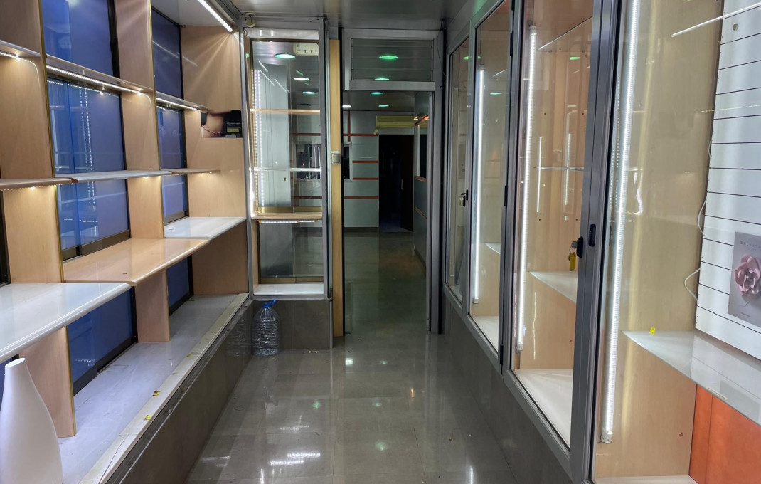 Alquiler - Local comercial -
Barcelona - Gràcia