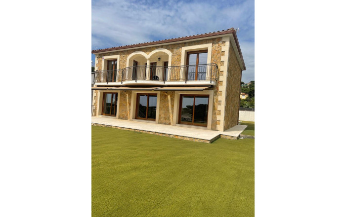 Sale - Casa -
Calonge