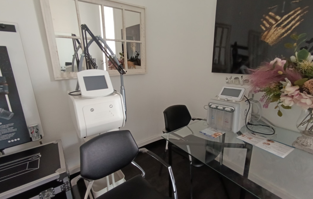 Traspaso - Peluquerias y Estetica -
Barcelona - Eixample