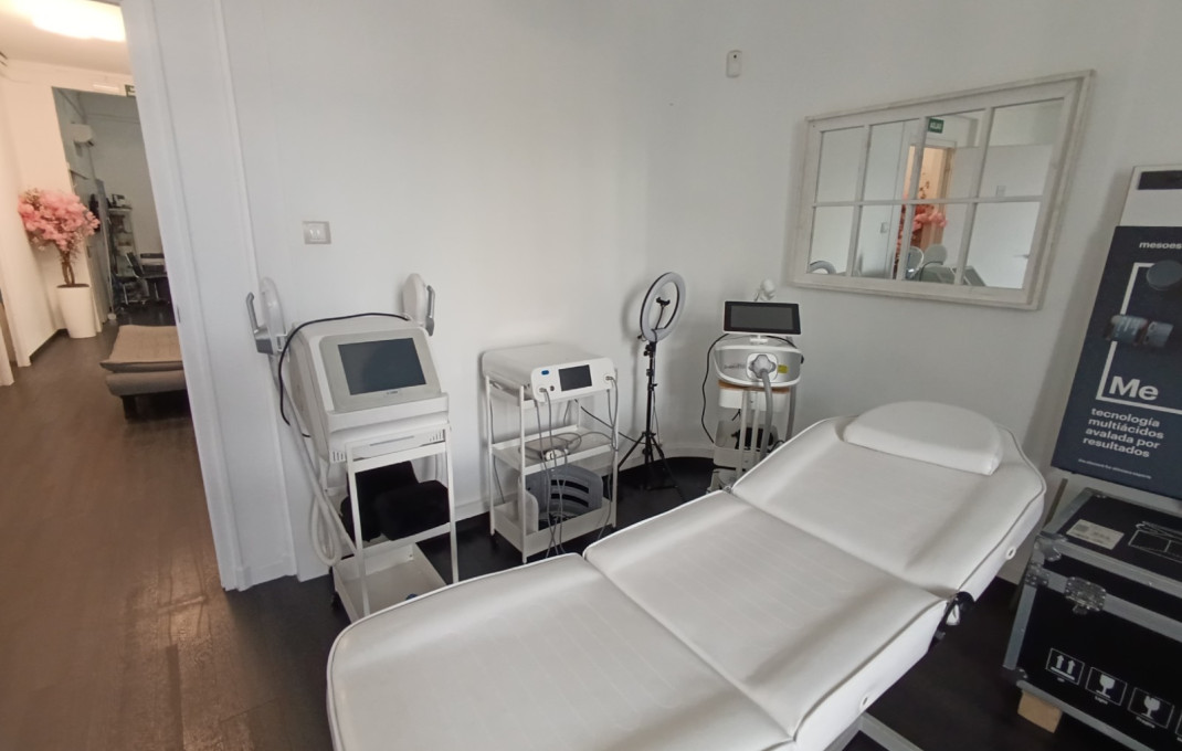 Traspaso - Peluquerias y Estetica -
Barcelona - Eixample